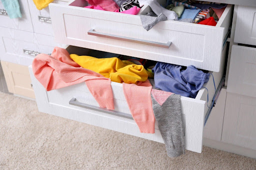 Maximizing Your Closet Space: How to Declutter Clothes and Create a Functional Wardrobe