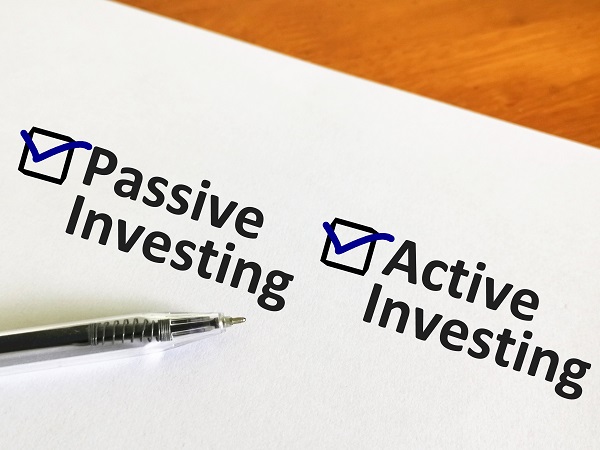 Pros and Cons of Active Investing and Passive Investing