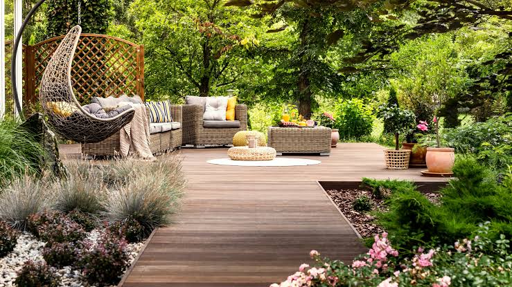 Building Better Backyards: Maximising Deck Durability with Quality Screws